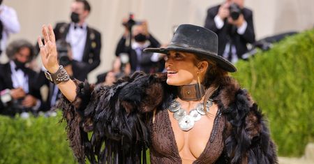 Zjawiskowa Jennifer Lopez na MET Gali. Trudno oderwać od niej wzrok