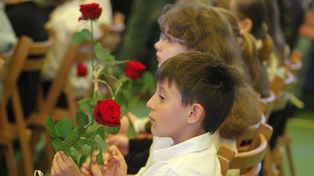 Prezent dla nauczyciela to miły gest czy niepotrzebny obowiązek? Rodzice podzieleni