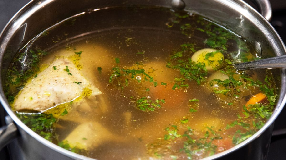 Rosół wyjdzie idealnie złocisty