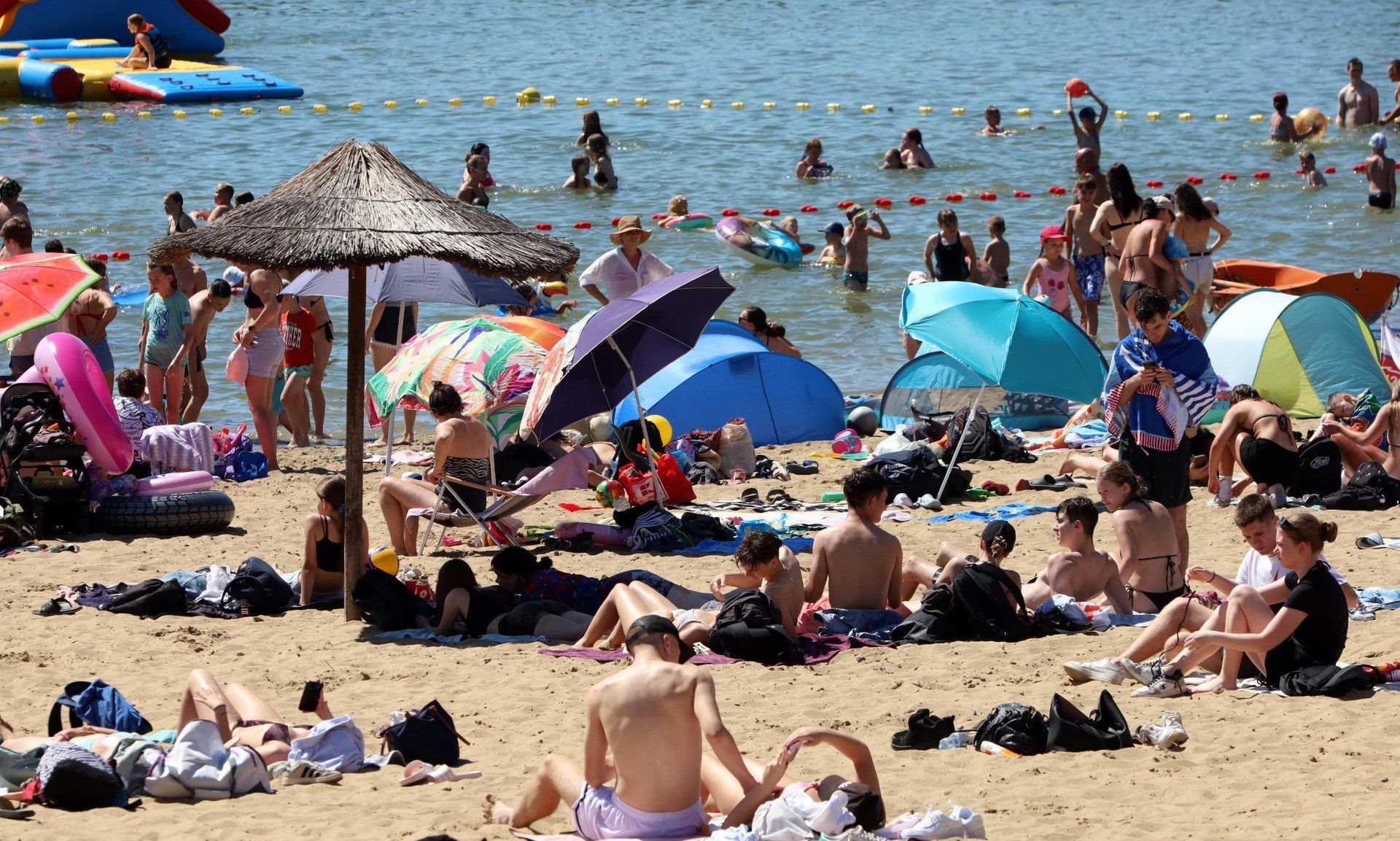 Tłumy na plaży miejskiej MORiW w Grudziądzu