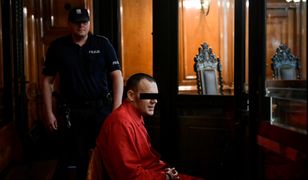 Dziwne zachowanie Stefana W. w trakcie rozprawy. Zagadywał policjantów