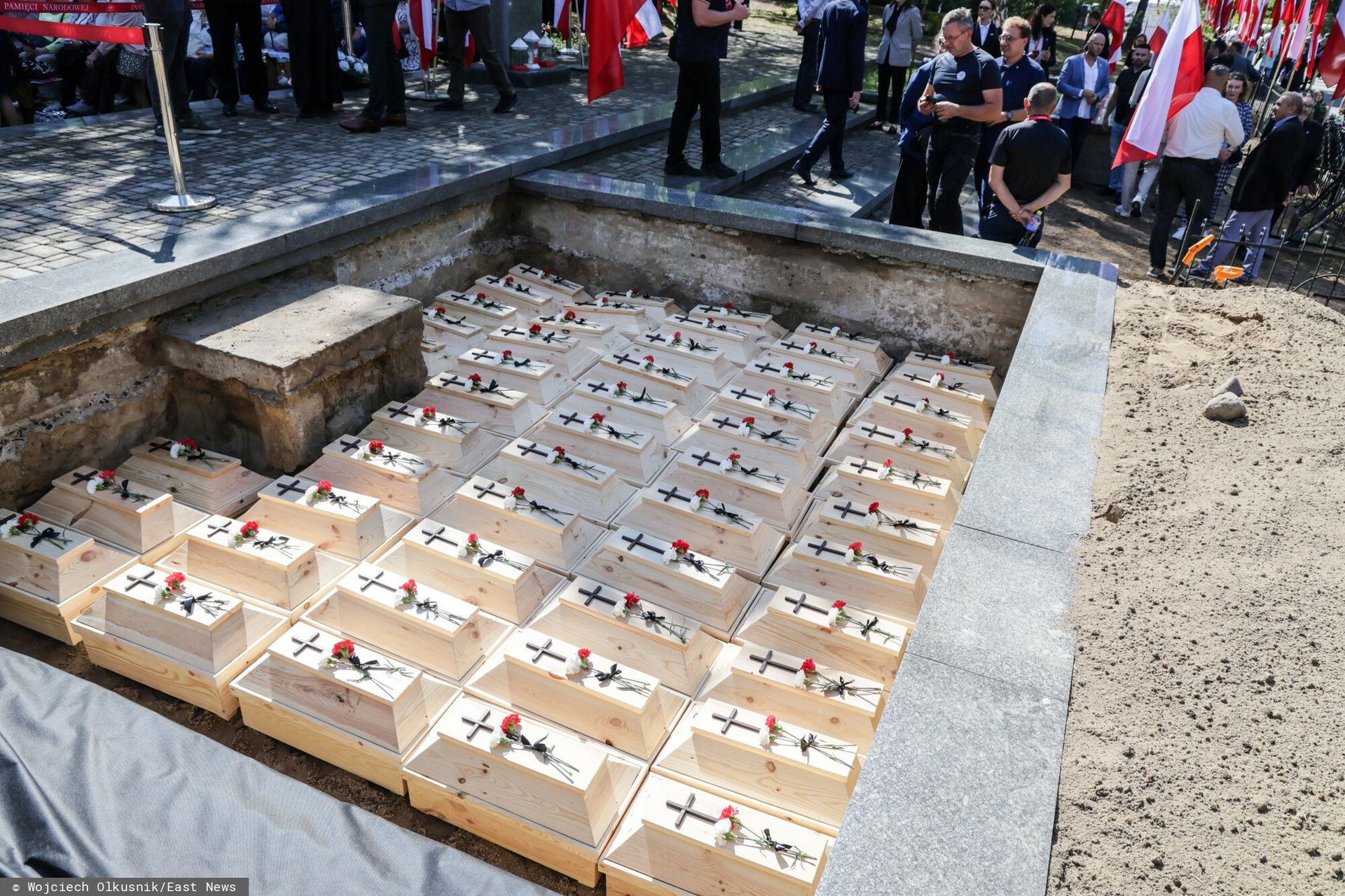 Wołyn 2026: Pochowano 55 ofiar ludobójstwa – co mówią ekshumacje o zbrodni z 1943 roku