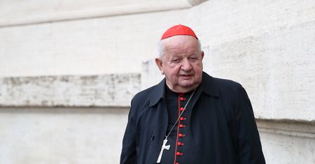Kardynał Dziwisz w sądzie? Krzysztof Śmiszek: nie ma "świętych krów"