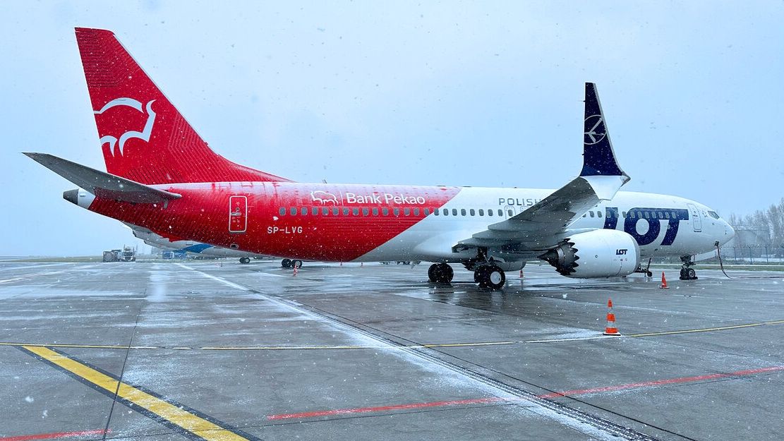 Jeden z Boeingów 737 MAX 8 LOT-u zyskał malowanie Banku Pekao