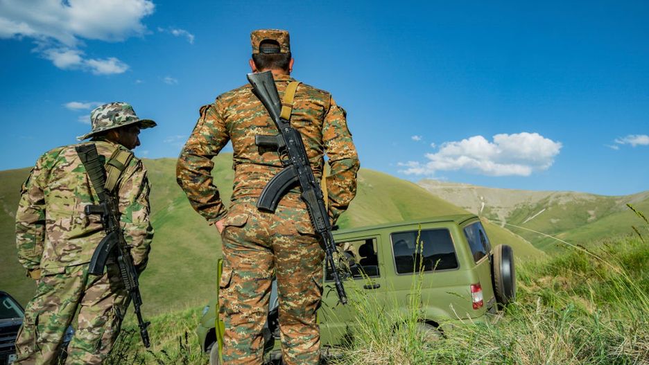 Azerskie wojska na granicy z Armenią