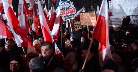 "Nie macie świętości". Lawina komentarzy po użyciu pomnika AK
