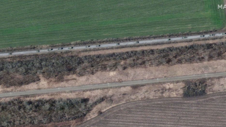 Large military convoy in Ukraineepa09881696 A handout satellite image made available by Maxar Technologies shows the southern end of a convoy of armored military vehicles and trucks that extends for at least eight miles moving south through the Ukrainian town of Velykyi Burluk, Ukraine, 08 April 2022 (issued 10 April 2022). Russian troops entered Ukraine on 24 February resulting in fighting and destruction in the country and triggering a series of severe economic sanctions on Russia by Western countries.  EPA/MAXAR TECHNOLOGIES / HANDOUT -- MANDATORY CREDIT: SATELLITE IMAGE 2022 MAXAR TECHNOLOGIES -- THE WATERMARK MAY NOT BE REMOVED/CROPPED -- HANDOUT EDITORIAL USE ONLY/NO SALES Dostawca: PAP/EPA.MAXAR TECHNOLOGIES / HANDOUT