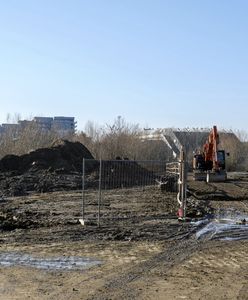 Kupili mieszkanie, po 3 latach jest dziura w ziemi. Jest decyzja sądu