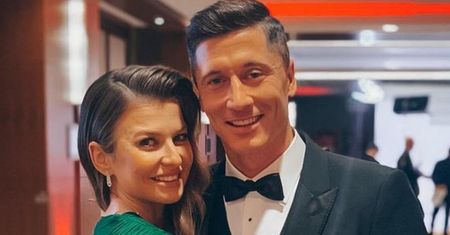Ale limuzyna. Lewandowscy przyjechali na bal luksusowym Mercedesem