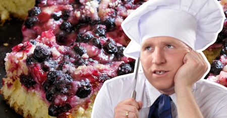 Remigiusz Rączka dodaje 1 szklankę do ciasta ucieranego. Wychodzi wilgotne i miękkie jak gąbeczka