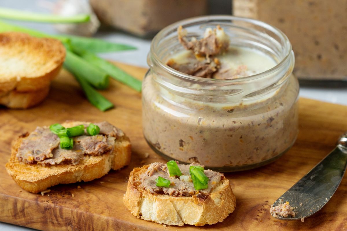 Delicious spreadable sausage