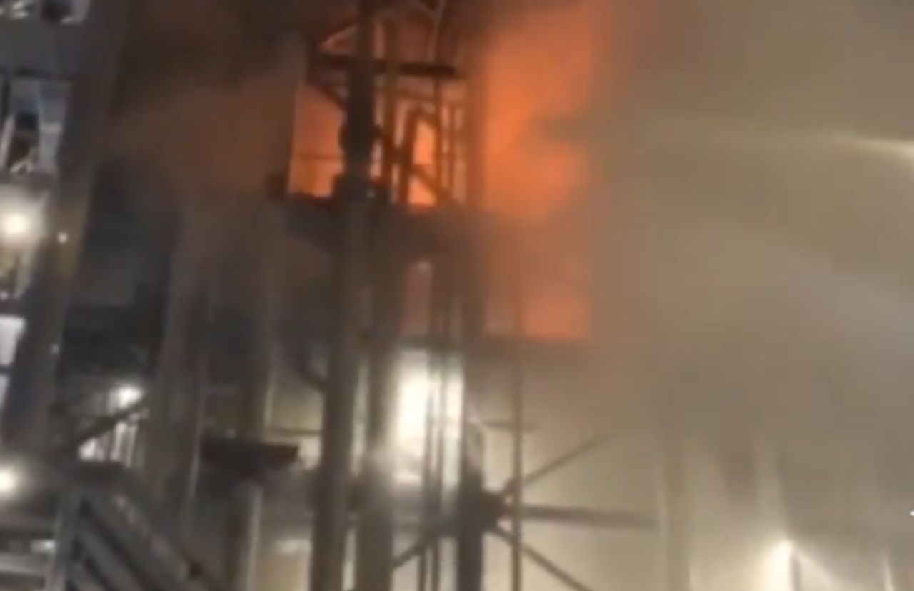Pożar w białoruskiej rafinerii Naftan. "Prowadzone są badania"