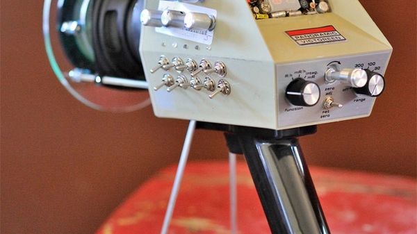 Syntezator strzelający funkowymi dźwiękami [wideo] 1