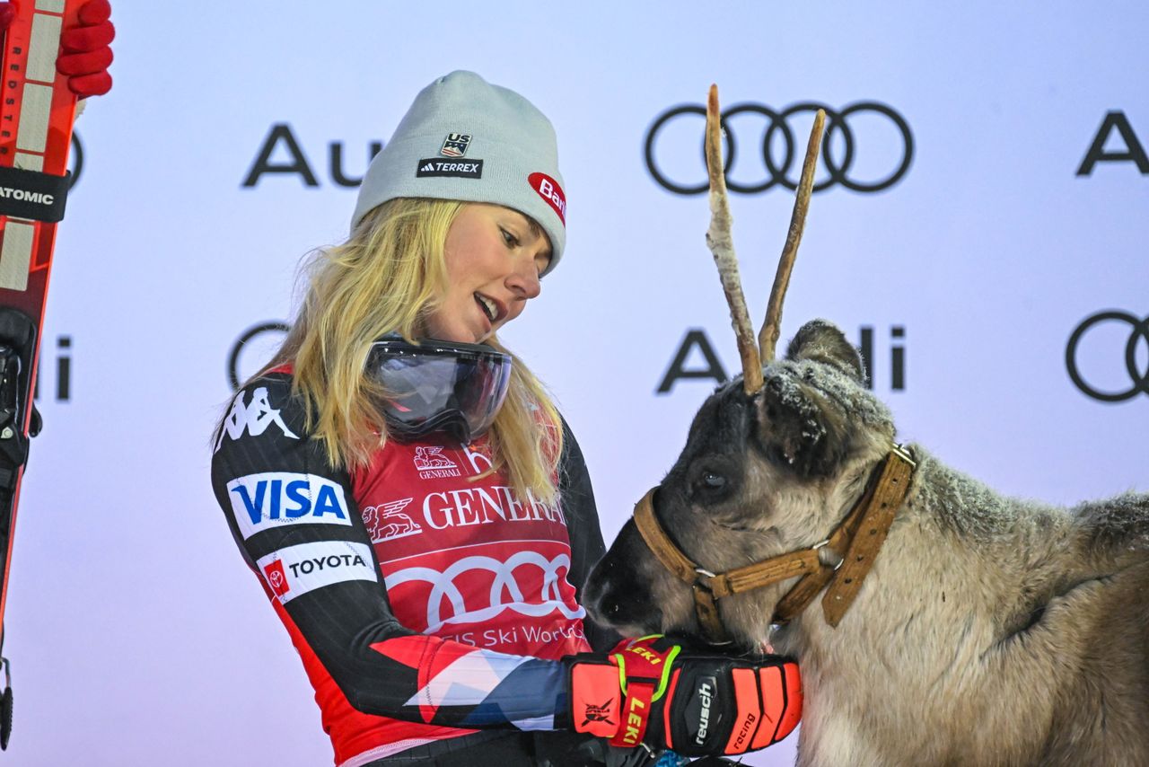 The photo shows Mikaela Shiffrin and her reindeer, Grogu. PAP/EPA/ KIMMO BRANDT