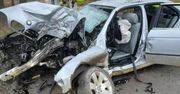 Kętrzyn: Poważny wypadek. 19-latek nie opanował BMW i uderzył w drzewo