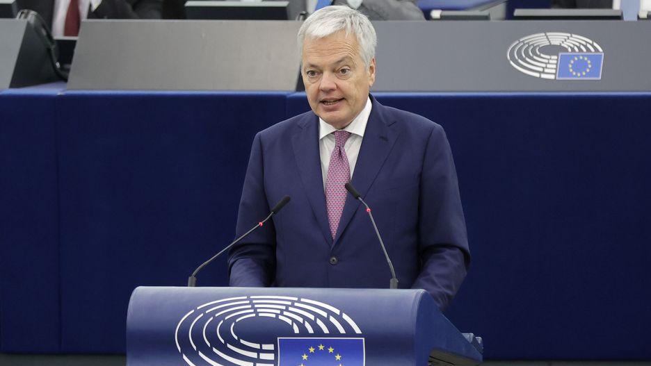 EU Commissioner for Justice Didier Reynders speaks during a debate on 'Jurisdiction, applicable law, recognition of decisions and acceptance of authentic instruments in matters of parenthood and creation of a European Certificate of Parenthood' at the European Parliament in Strasbourg, France, 13 December 2023. The EU Parliament's session runs from 11 to 14 December 2023. EPA/RONALD WITTEK Dostawca: PAP/EPA.