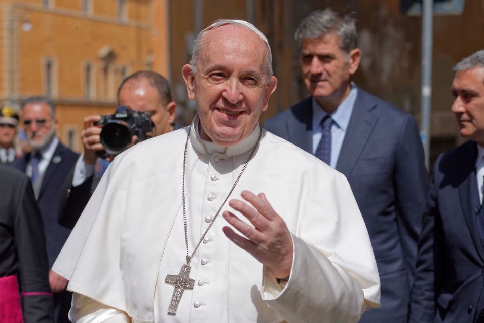 Wielki gest papieża Franciszka w dniu imienin. Postanowił rozesłać respiratory