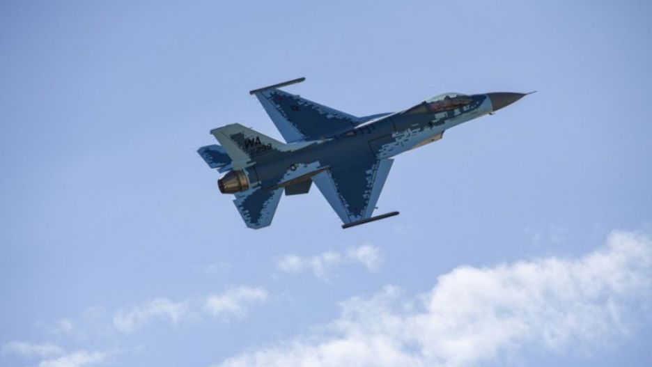 F-16 w barwach s Su-57