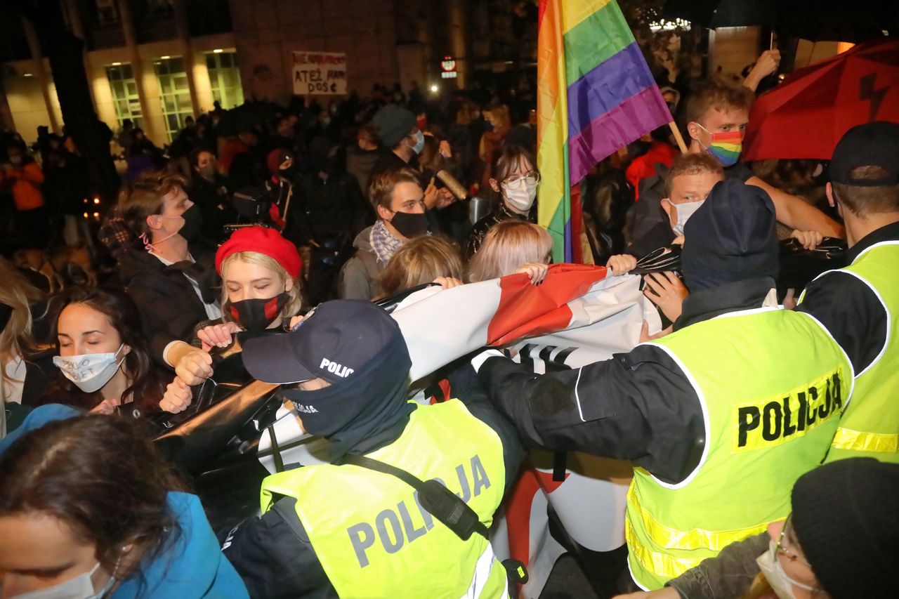 Aborcja w Polsce. Policja podsumowała nocne protesty