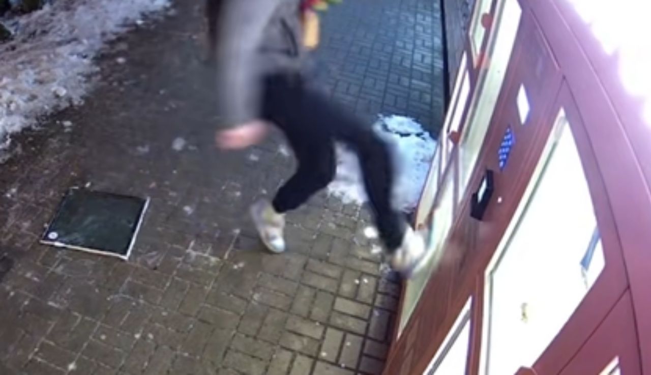 Szedł z ukochaną. Uchwyciła go kamera. Już wiadomo, kim byli