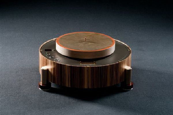 Kosztujący majątek gramofon z... drewna 2