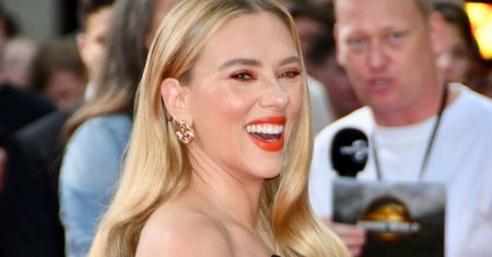 Na czerwonym dywanie wyglądała obłędnie. Od Scarlett Johansson nie sposób oderwać wzroku