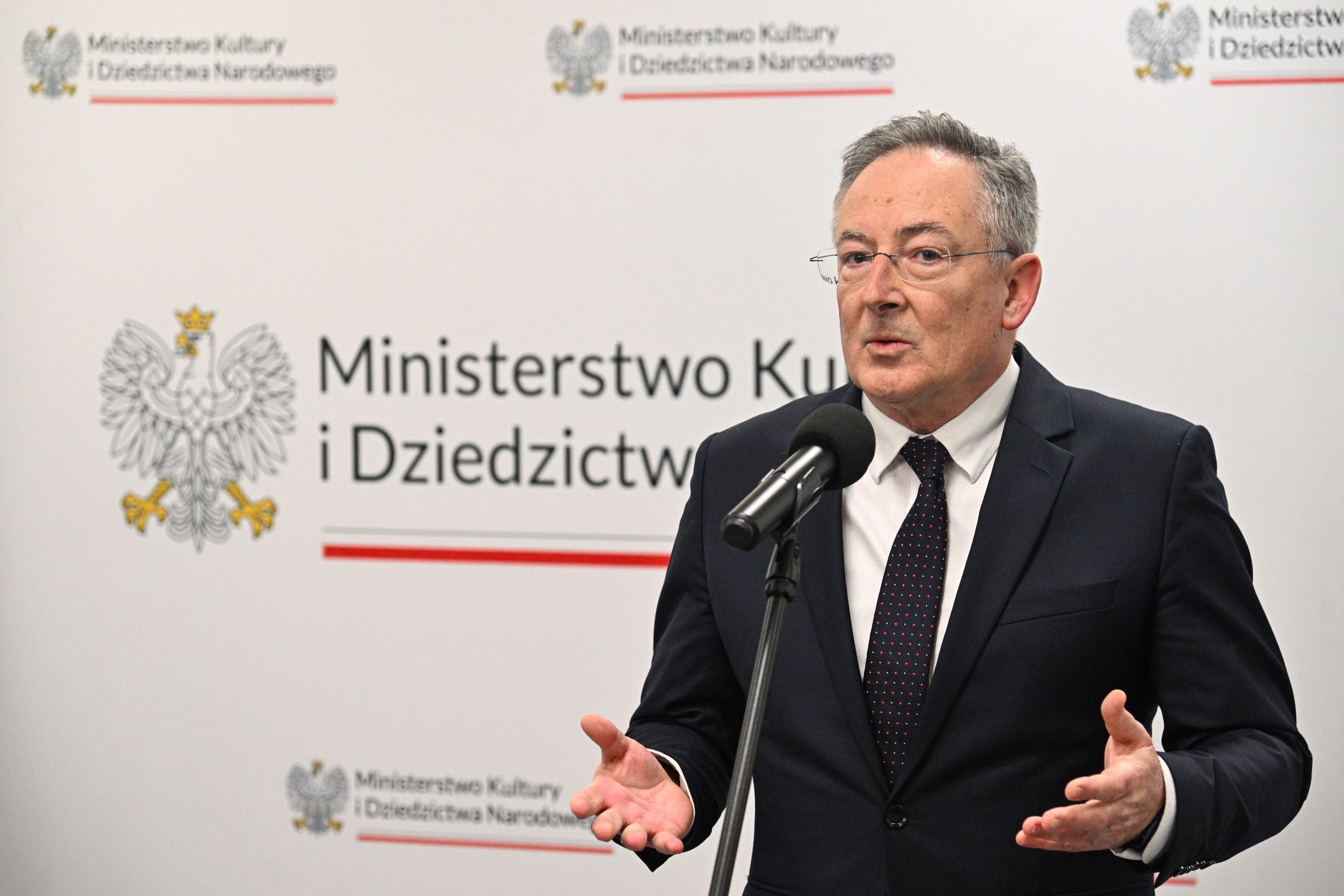 Warszawa, 22.01.2024. Minister kultury i dziedzictwa narodowego Bartłomiej Sienkiewicz podczas konferencji prasowej w siedzibie MKiDN w Warszawie, 22 bm. (sko) PAP/Radek Pietruszka