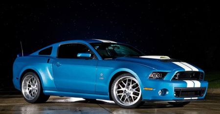 Ford Mustang Shelby GT500 Cobra w hołdzie Carrollowi Shelby
