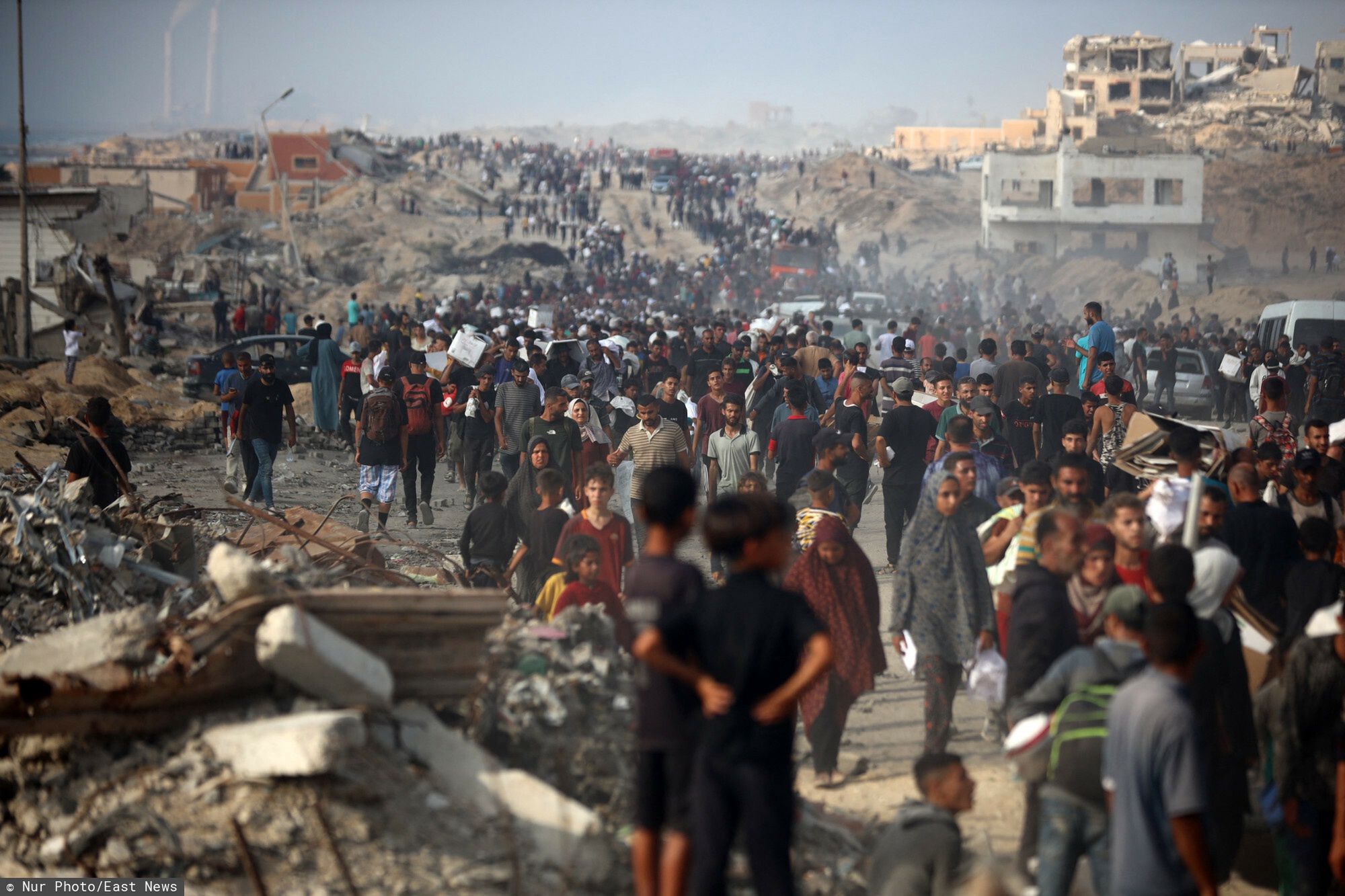 Gehenna Gazy
People carry aid packages along al-Rashid Street in western Jabalia, in the northern Gaza Strip, on June 22, 2025, after humanitarian aid trucks reportedly enter through the Israeli-controlled Zikim border crossing amid the ongoing war between Israel and Hamas. (Photo by Majdi Fathi/NurPhoto) (Photo by MAJDI FATHI / NurPhoto via AFP)
MAJDI FATHI