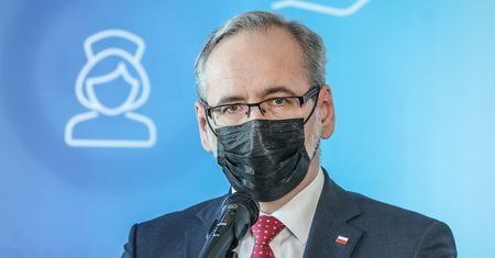 "Zielone światło na umieranie". Eksperci miażdżą pomysł ministra ws. masek i obostrzeń