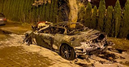 Pożar na Sławinie, Maserati spłonęło doszczętnie. To podpalenie? Policja wyjaśnia przyczyny