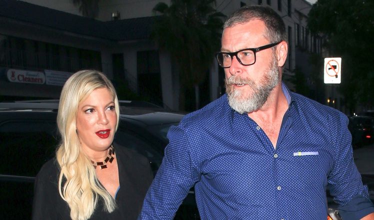 Tori Spelling ROZWODZI SIĘ z mężem po 18 latach małżeństwa. Aktorka złożyła pozew o rozwód po licznych doniesieniach o ZDRADACH