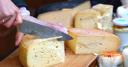 Czy można jeść ser przy wysokim cholesterolu? Dietetycy wyjaśniają