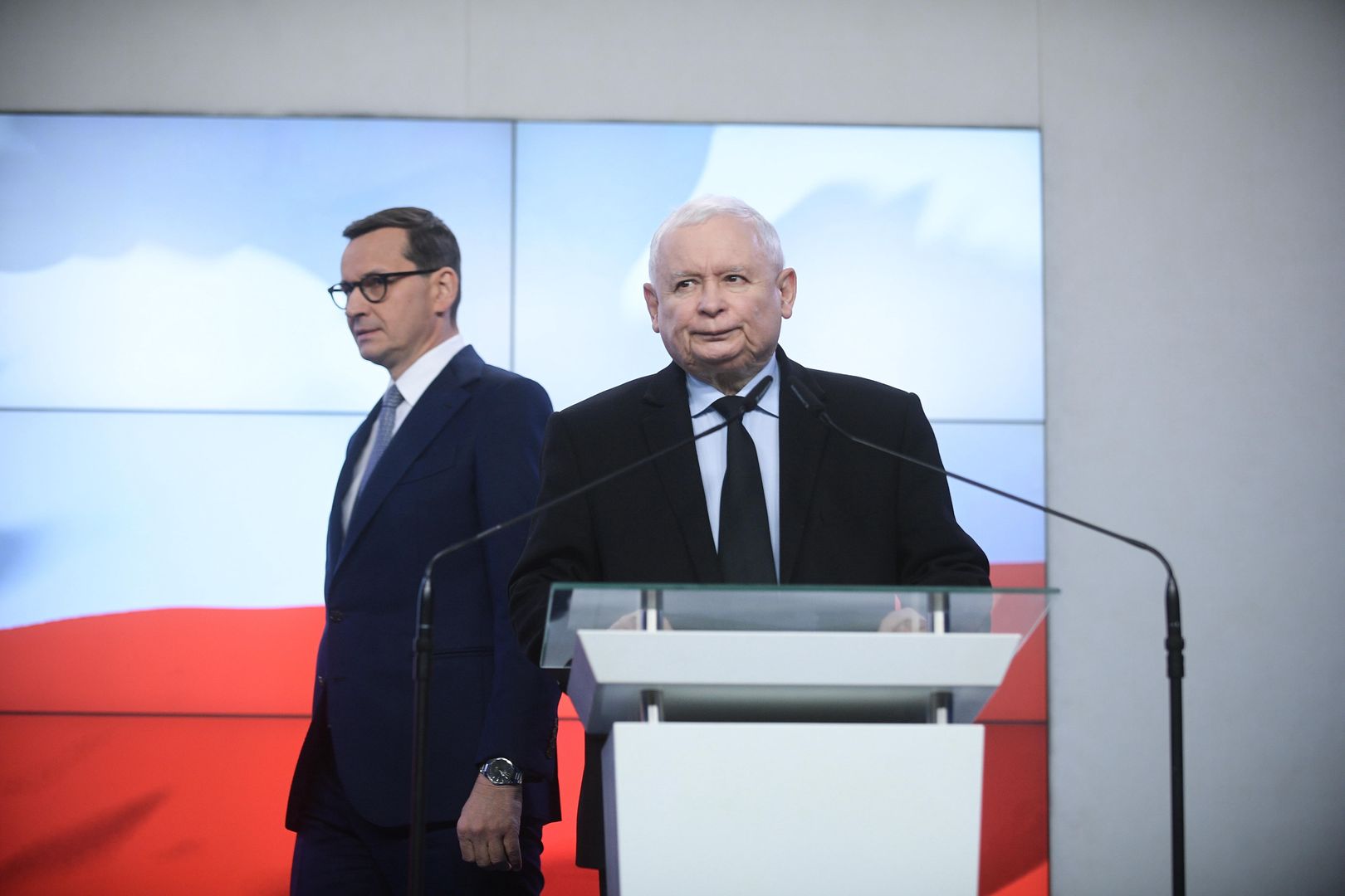 Najnowszy sondaż uderza w PiS. Polacy chcą "kompromisu"