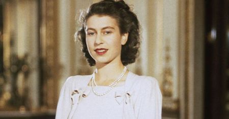 Od dziewczynki kochającej zwierzęta do najbardziej szanowanej monarchini na świecie. Królowa Elżbieta II na starych zdjęciach