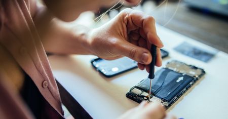 Apple rusza z programem samodzielnej naprawy. Teraz każdy naprawi iPhone'a