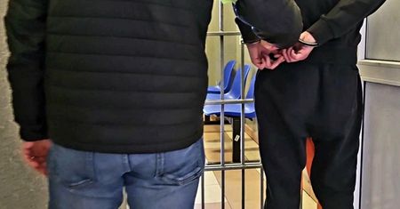 Kierownik firmy zwolnił z pracy Gruzina. Groził, że go "zabije i zabetonuje"