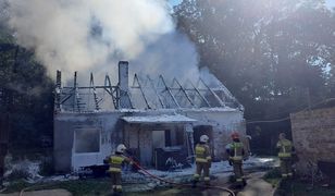 Doszczętnie spłonął dom w Gareji. Ranne dzieci