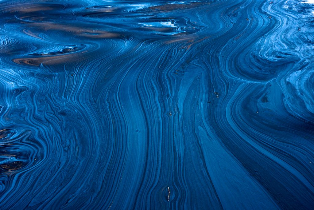 Colin Finlay fotografuje niszczące skutki zmian klimatu na naszej planecie od wielu lat. Wspaniałe zdjęcia lotnicze są dowodem na postępujące zmiany klimatyczne i nieodpowiedzialną działalność człowieka. W tym celu fotograf podróżuje po całym świecie i kieruje swój obiektyw na rozległe tereny, które są dowodem na zmiany klimatu i niszczące działanie przemysłu. Chce w ten sposób zwrócić uwagę opinii publicznej na gwałtownie pogarszający się stan Ziemi.