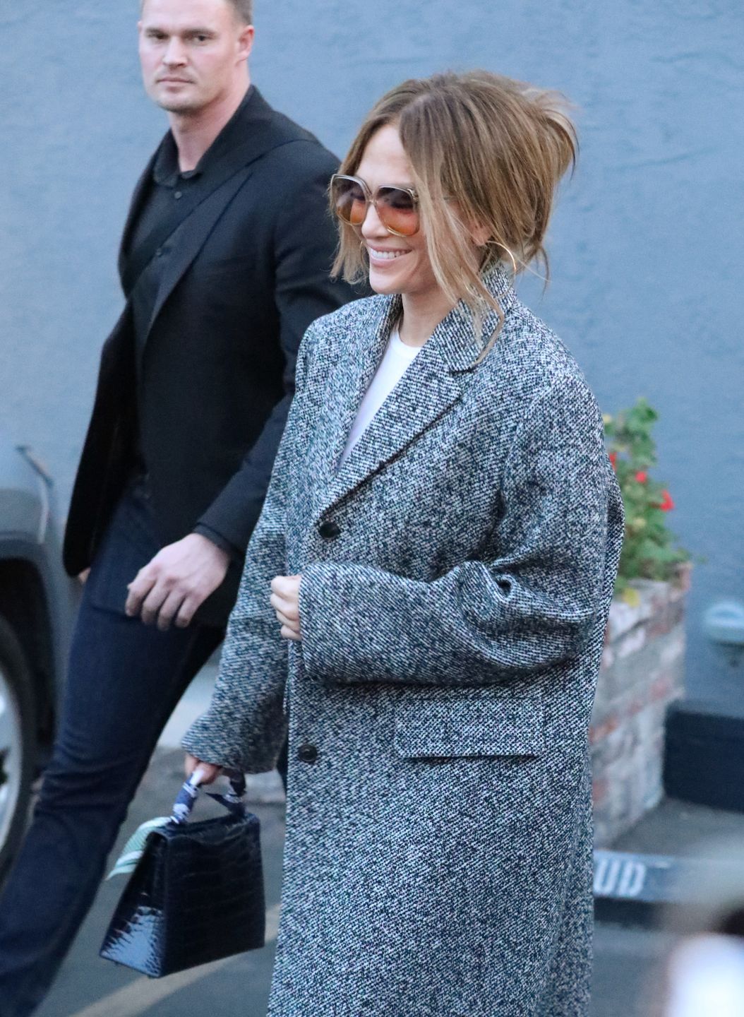 Jennifer Lopez promienieje u boku przystojnego ochroniarza