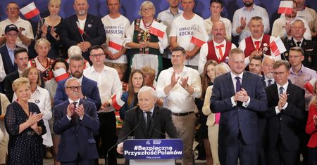 Wyborcy PiS wściekli. Na wiecu prezesa pojawił się problem
