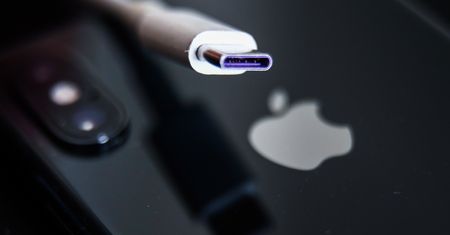 Klamka zapadła: w UE będą uniwersalne ładowarki. To problem dla Apple