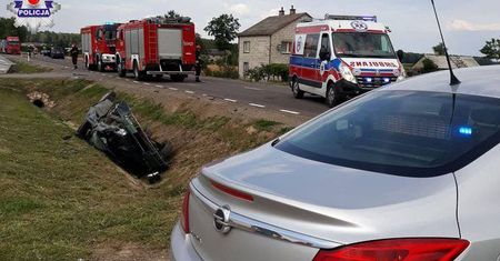 Zasnęła za kierownicą i doprowadziła do zderzenia. Dwie osoby zostały ranne