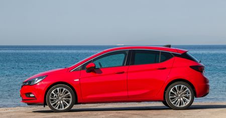 Jeszcze nie czas na nową Astrę. Opel wprowadzi zmiany w silnikach