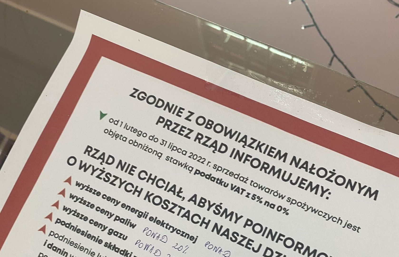 W sklepie wywiesili kartkę. "Rząd nie chciał, byśmy o tym informowali"