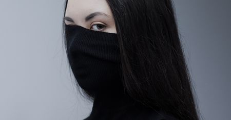 Magdalena Paszko - mroczne, depresyjne portrety kobiet, które są fuzją dwóch osobowości