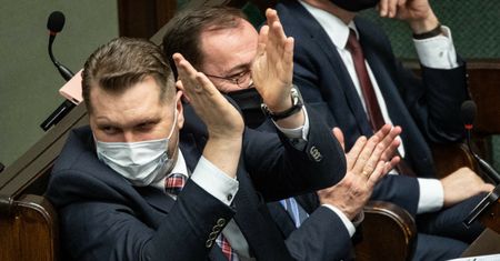 Uczniowie wrócą do szkół. Rząd lada moment podejmie decyzję