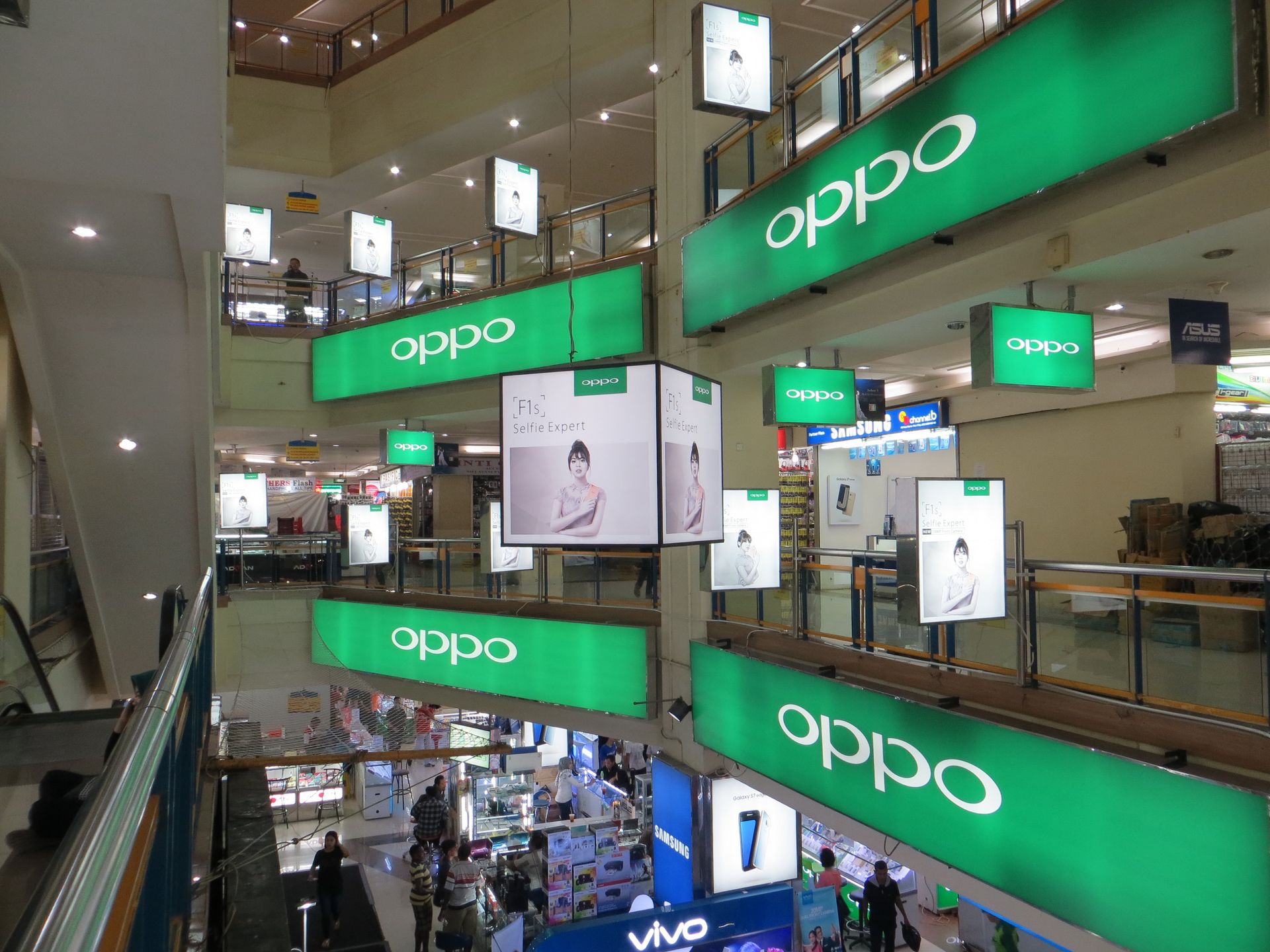 OPPO pokaże smartfon z 10-krotnym zoomem optycznym w aparacie? Dowiemy ...