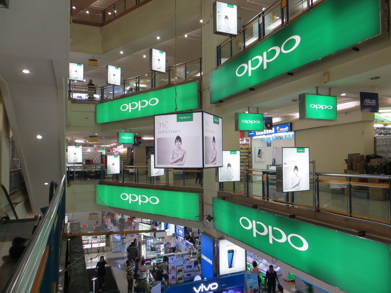 Oppo może pokazać aparat z 10-krotnym zoomem (depositphotos)