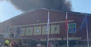 Pożar hali sportowej w Wielkopolsce. Trwa walka z żywiołem